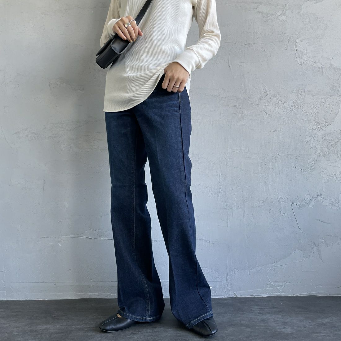 SOMETHING [サムシング] LISA フレアデニムパンツ [SKY31] 126 S.BLUE &&モデル身長：160cm 着用サイズ：29&&