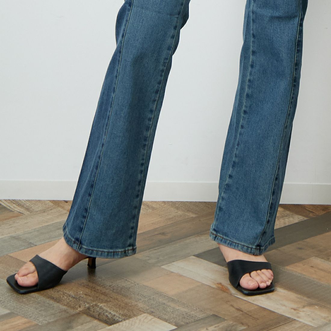 SOMETHING [サムシング] LISA フレアデニムパンツ [SKY31] 986 BICOLO &&モデル身長：160cm 着用サイズ：26&&