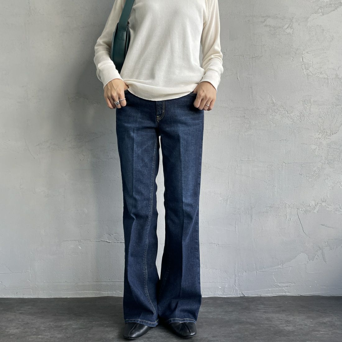 SOMETHING [サムシング] LISA フレアデニムパンツ [SKY31] 126 S.BLUE &&モデル身長：160cm 着用サイズ：30&&