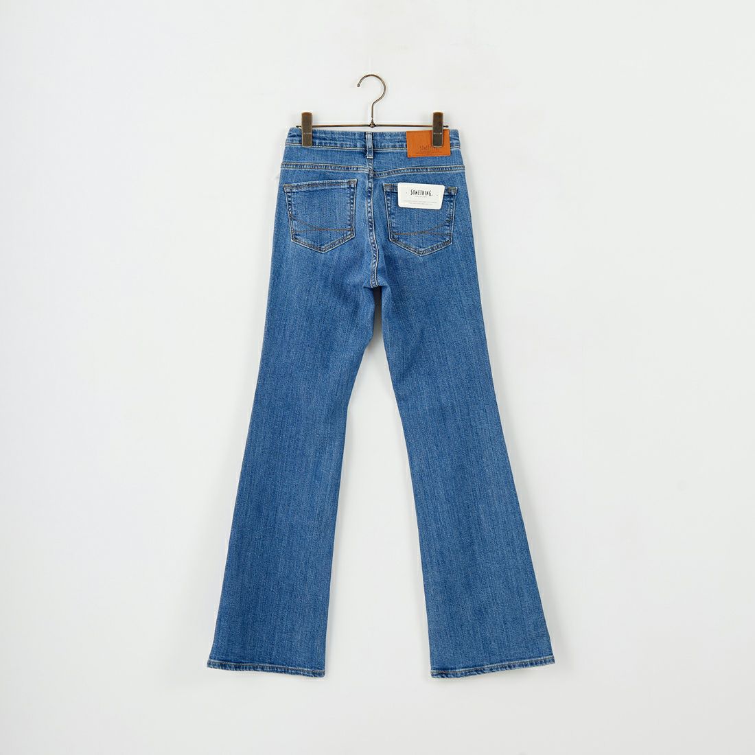 SOMETHING [サムシング] LISA フレアデニムパンツ [SKY31] 946 MID BL