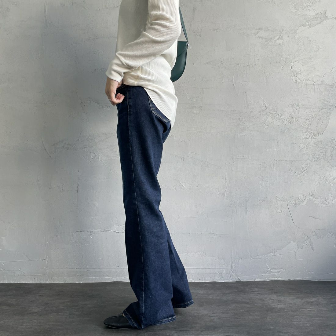 SOMETHING [サムシング] LISA フレアデニムパンツ [SKY31] 126 S.BLUE &&モデル身長：160cm 着用サイズ：30&&