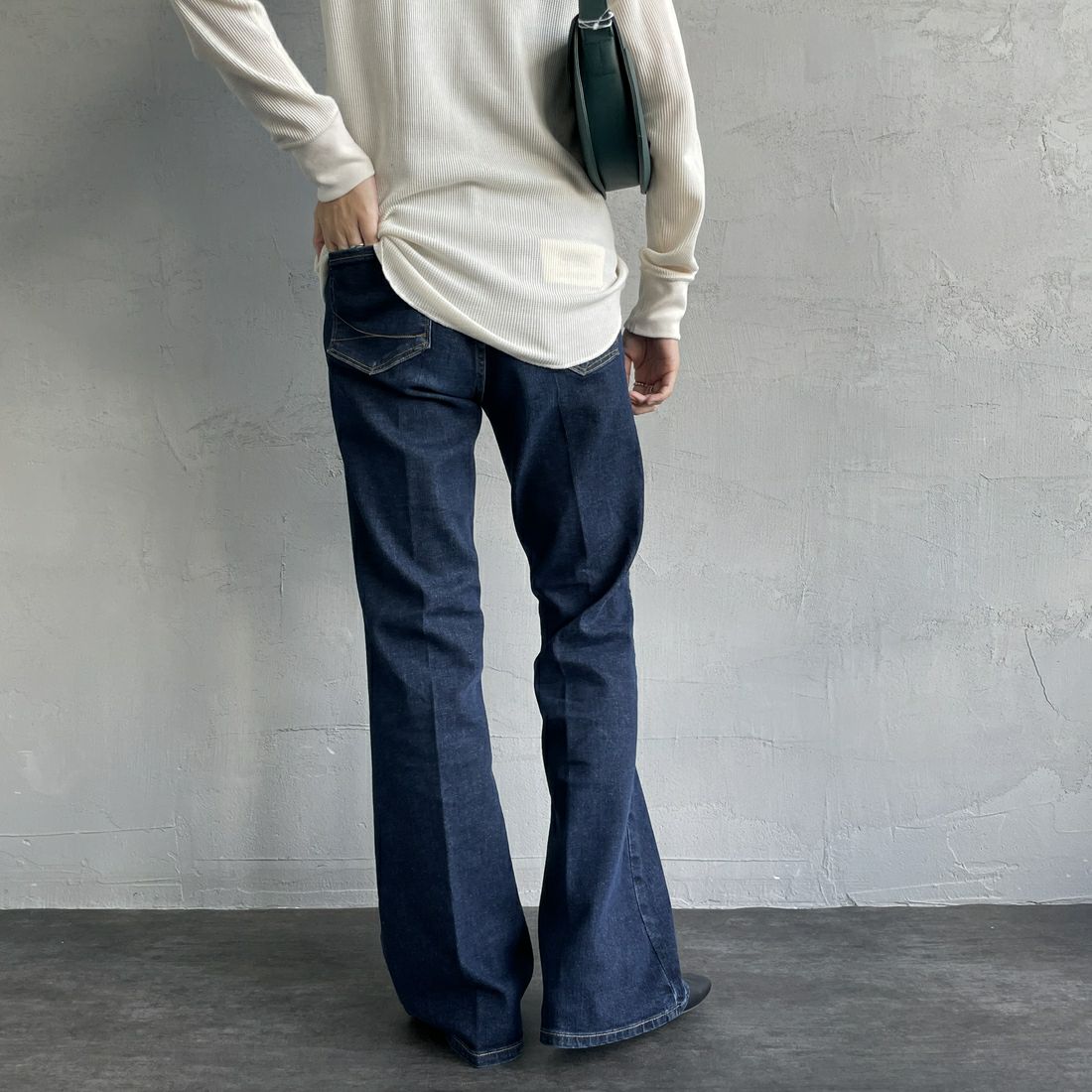 SOMETHING [サムシング] LISA フレアデニムパンツ [SKY31] 126 S.BLUE &&モデル身長：160cm 着用サイズ：30&&