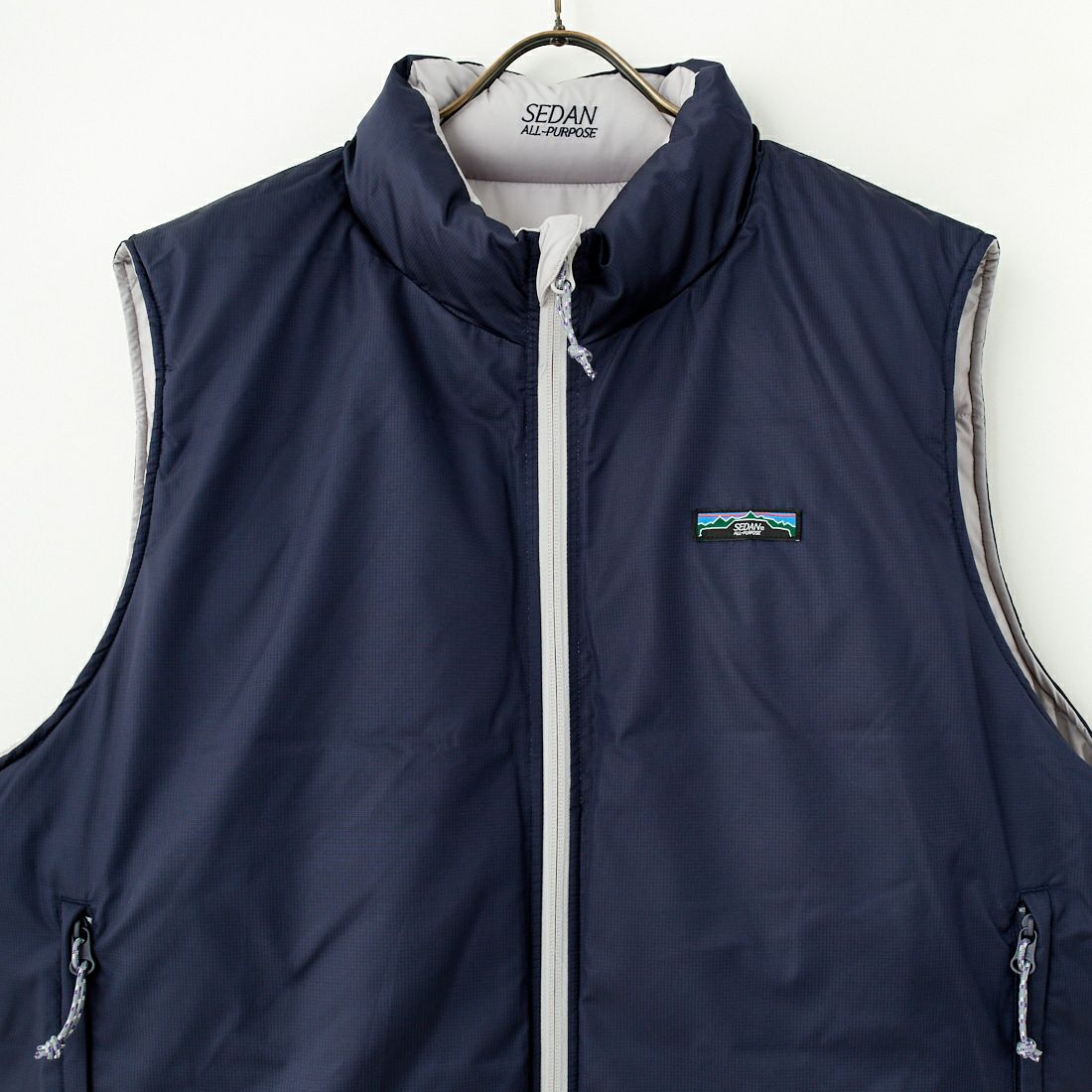 SEDAN ALL-PURPOSE [セダン オールパーパス] リバーシブルダウンベスト [SD24F-JK02] STONE/NVY