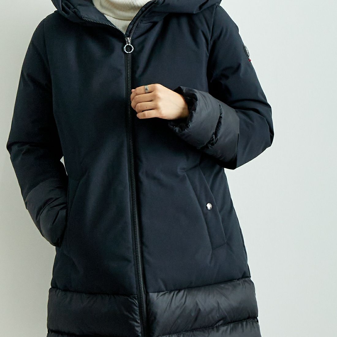 CAPE HORN [ケープホーン] CANDELARIA ダウンコート [72542] 500 BLACK &&モデル身長：160cm 着用サイズ：40&&