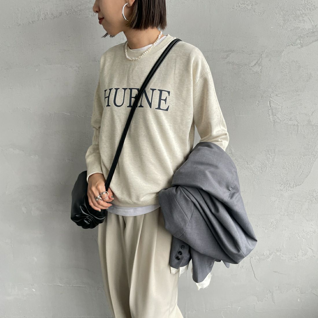 MICA&DEAL [マイカアンドディール] HUENEロゴスウェット [0124409263] OATMEAL&&モデル身長：159cm 着用サイズ：F&&