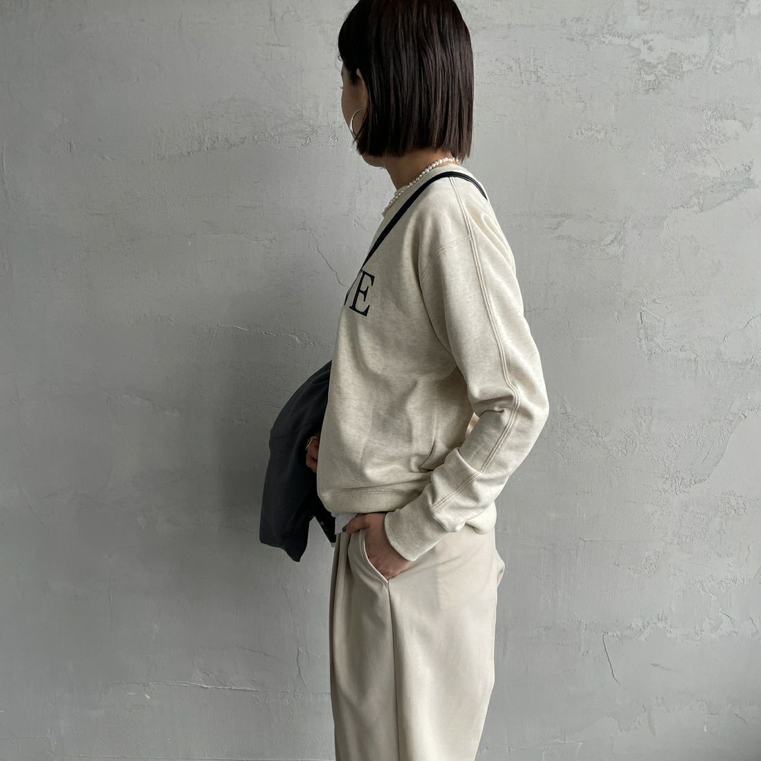 MICA&DEAL [マイカアンドディール] HUENEロゴスウェット [0124409263] OATMEAL&&モデル身長：159cm 着用サイズ：F&&