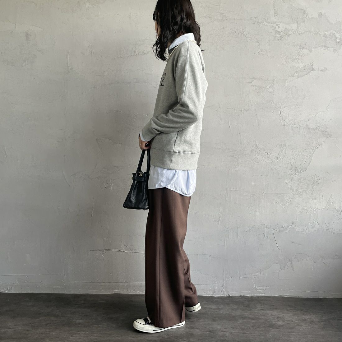 MICA&DEAL [マイカアンドディール] HUENEロゴスウェット [0124409263] GRAY&&モデル身長：160cm 着用サイズ：F&&