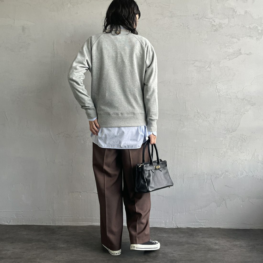 MICA&DEAL [マイカアンドディール] HUENEロゴスウェット [0124409263] GRAY&&モデル身長：160cm 着用サイズ：F&&