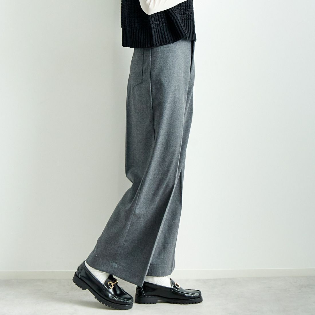 MICA&DEAL [マイカアンドディール] ワイドストレートパンツ [0124403269] GRAY &&モデル身長：167cm 着用サイズ：36&&