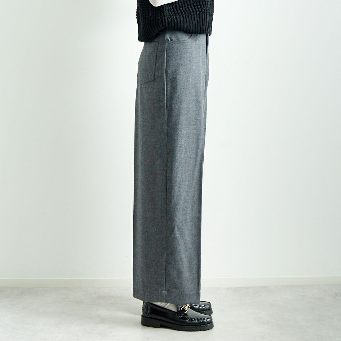MICA&DEAL [マイカアンドディール] ワイドストレートパンツ [0124403269] GRAY &&モデル身長：167cm 着用サイズ：36&&