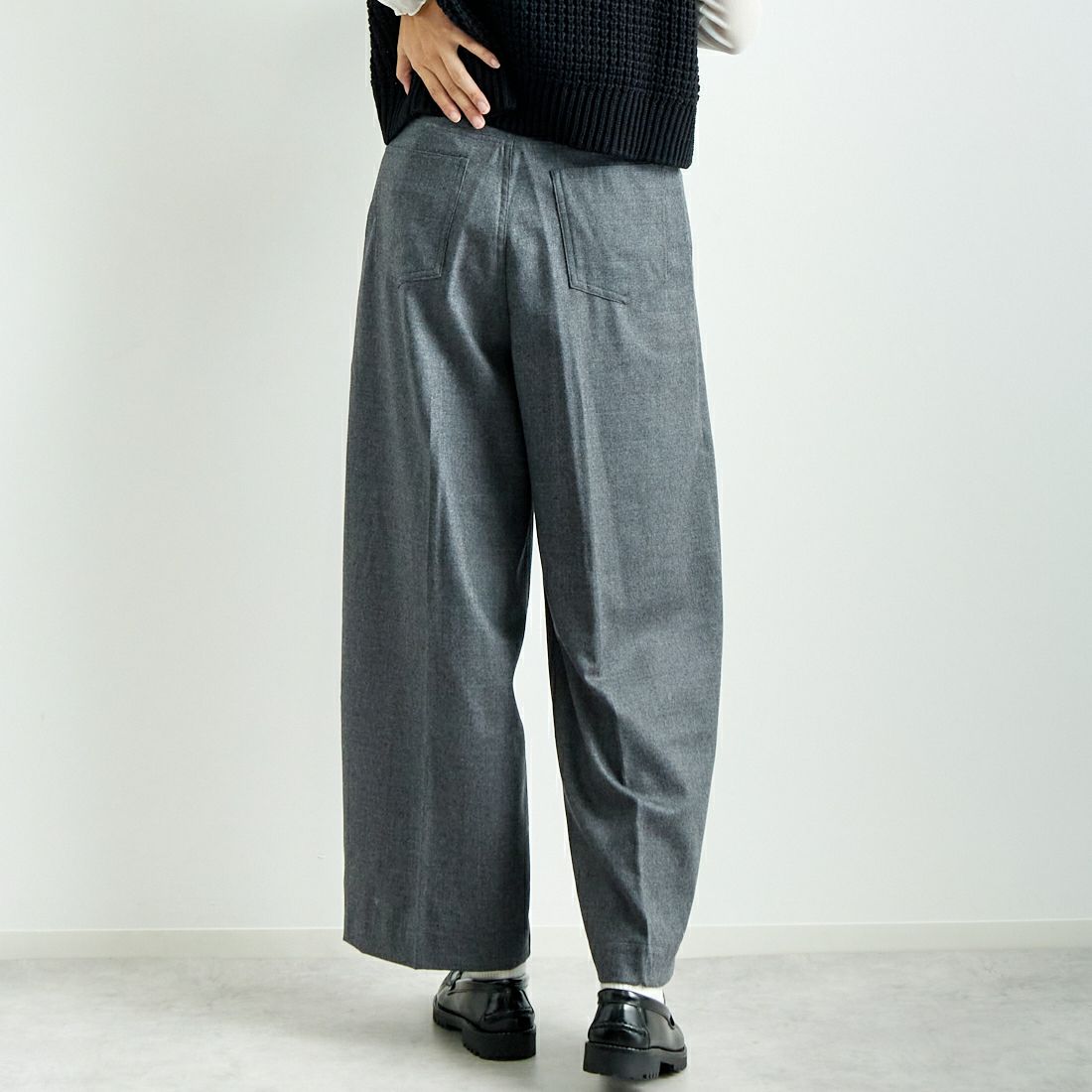 MICA&DEAL [マイカアンドディール] ワイドストレートパンツ [0124403269] GRAY &&モデル身長：167cm 着用サイズ：36&&