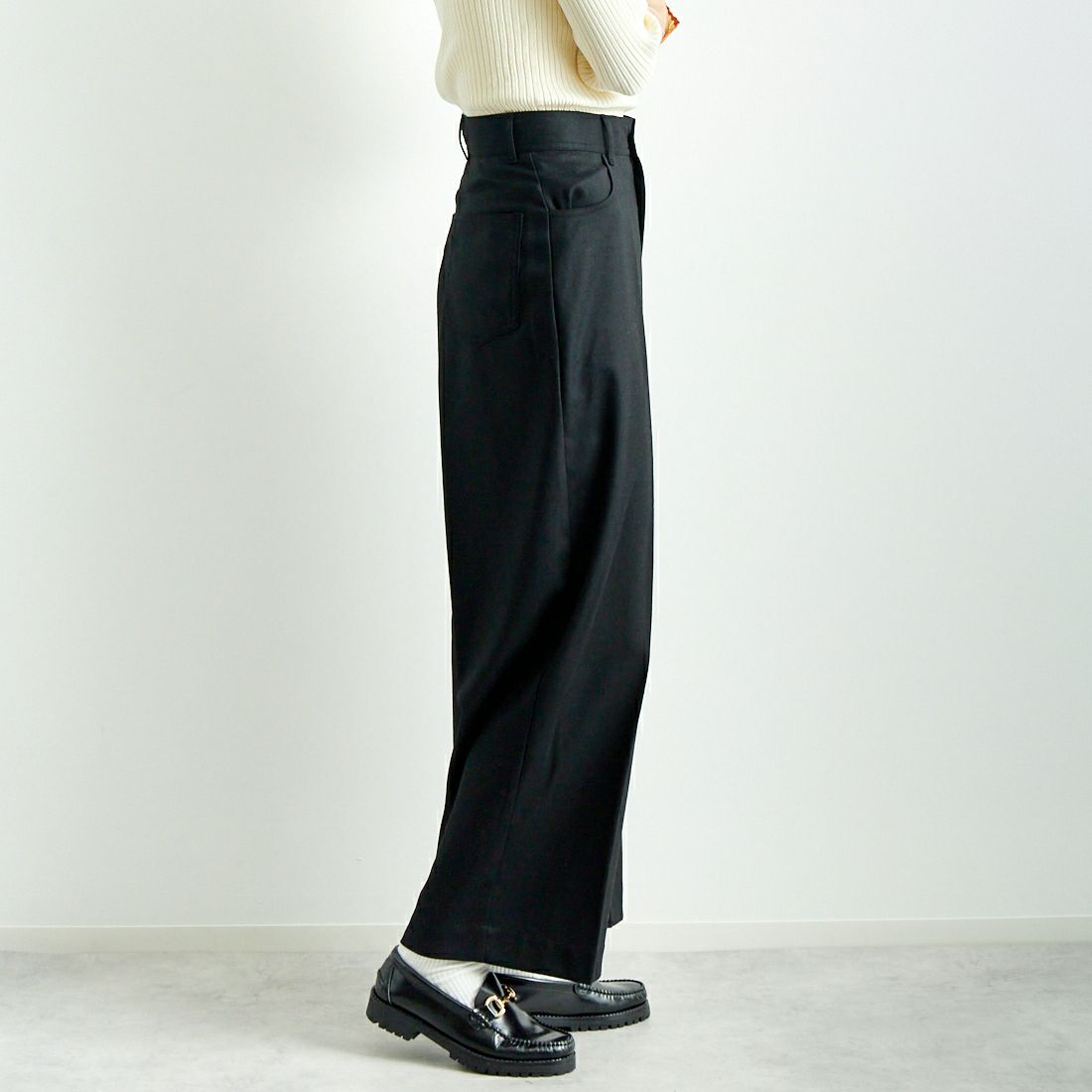 MICA&DEAL [マイカアンドディール] ワイドストレートパンツ [0124403269] BLACK &&モデル身長：167cm 着用サイズ：36&&