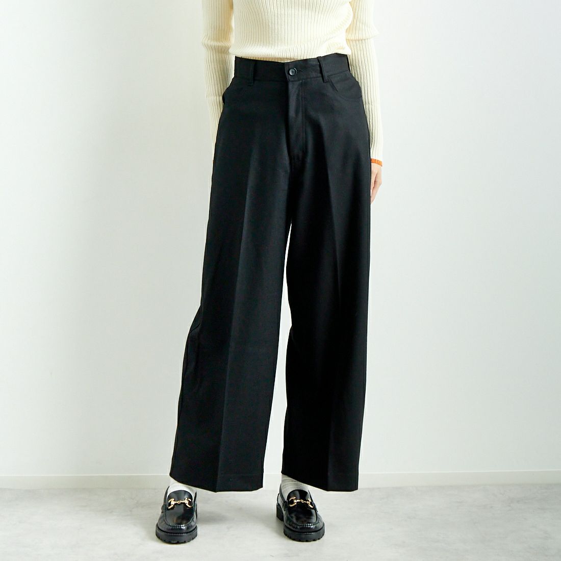 MICA&DEAL [マイカアンドディール] ワイドストレートパンツ [0124403269] BLACK &&モデル身長：167cm 着用サイズ：36&&