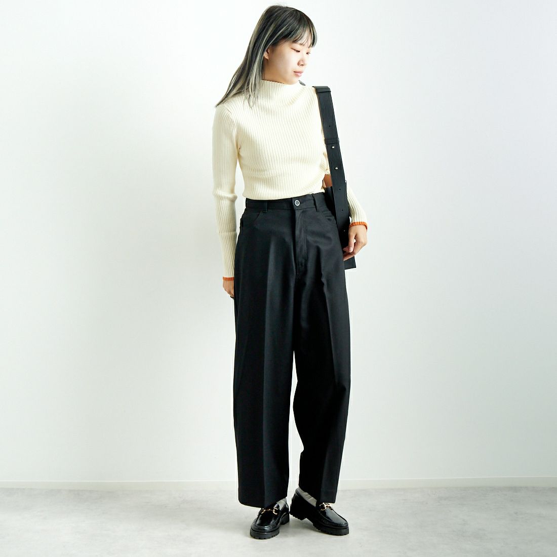 MICA&DEAL [マイカアンドディール] ワイドストレートパンツ [0124403269] BLACK &&モデル身長：167cm 着用サイズ：36&&