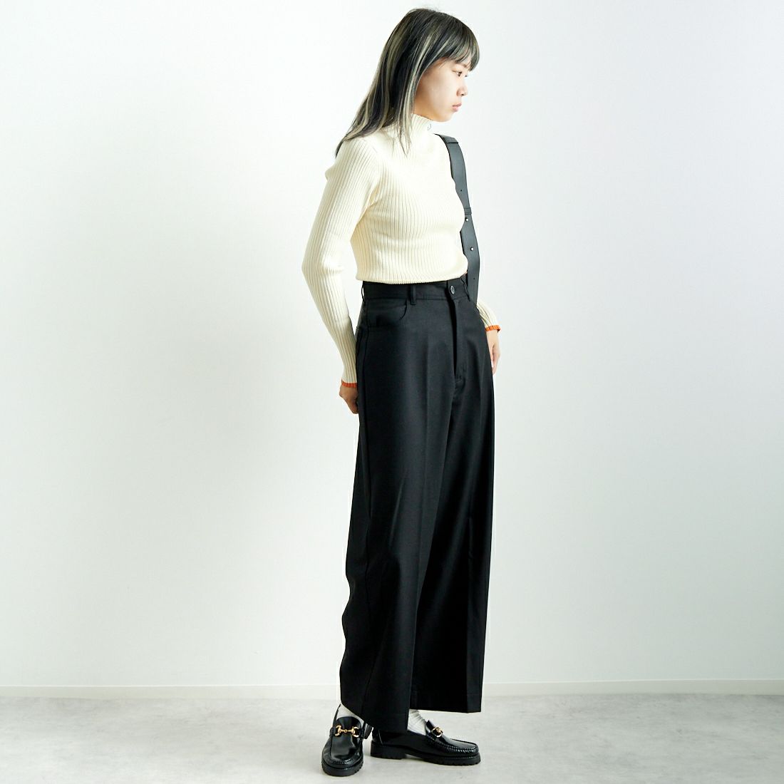 MICA&DEAL [マイカアンドディール] ワイドストレートパンツ [0124403269] BLACK &&モデル身長：167cm 着用サイズ：36&&