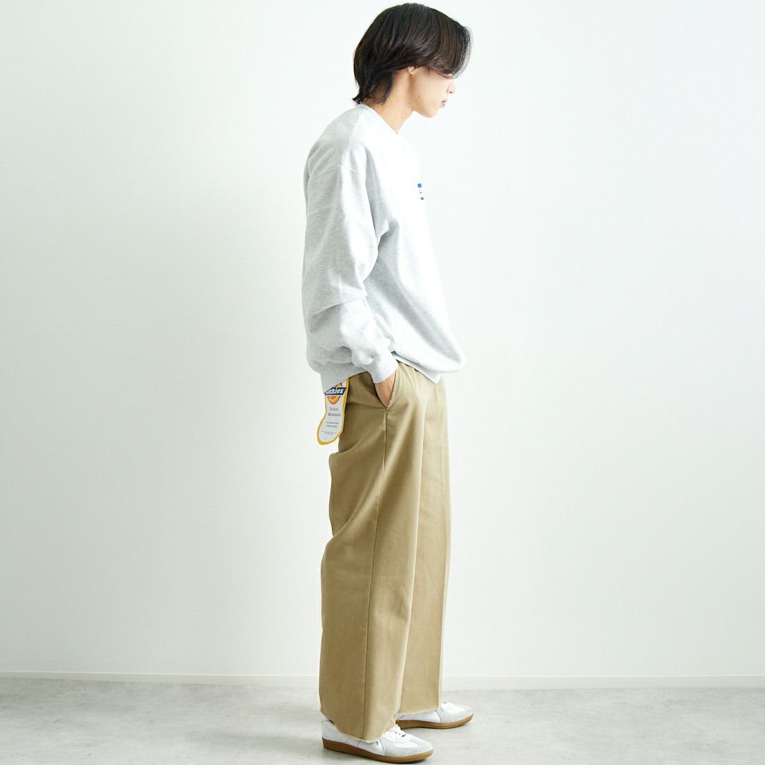 The Endless Summer [エンドレスサマー] クルーネックスウェット [C-24774300] 06 OATMEAL &&モデル身長：179cm 着用サイズ：L&&