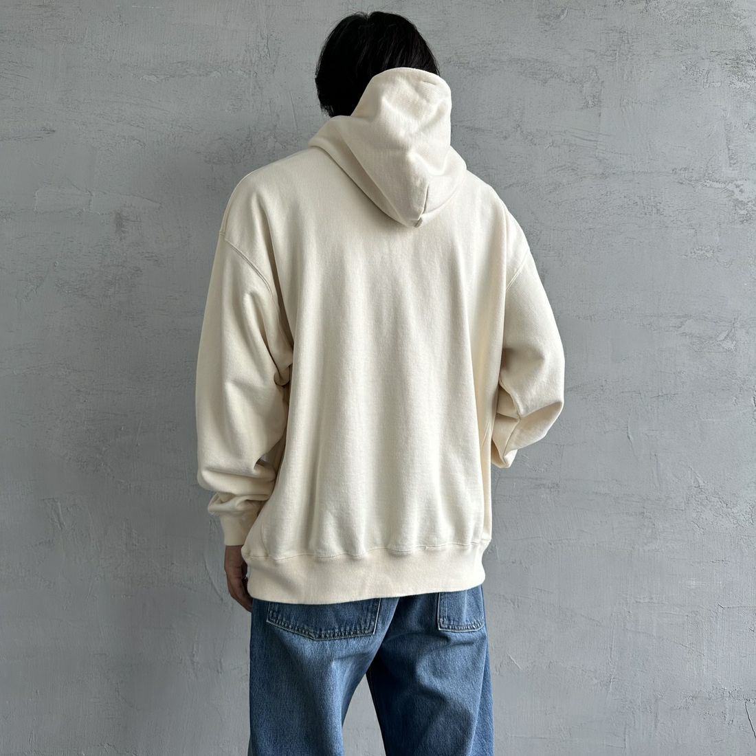 The Endless Summer [エンドレスサマー] 別注 BUHI フロッキーロゴプリント スウェットパーカー [FH-24774506-JF] 05 IVORY &&モデル身長：179cm 着用サイズ：XL&&