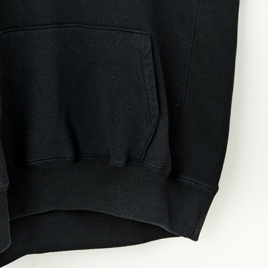 The Endless Summer [エンドレスサマー] 別注 BUHI フロッキーロゴプリント スウェットパーカー [FH-24774506-JF] 01 BLACK