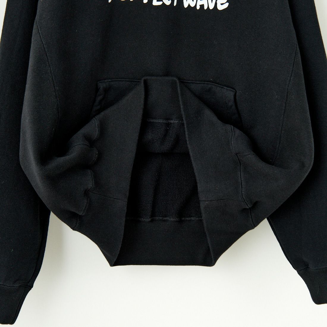 The Endless Summer [エンドレスサマー] 別注 BUHI フロッキーロゴプリント スウェットパーカー [FH-24774506-JF] 01 BLACK