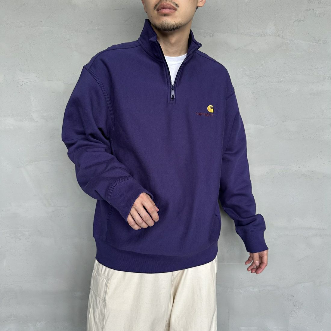 carhartt WIP [カーハートダブリューアイピー] ハーフジップアメリカンスクリプトスウェットシャツ [I027014] AURA &&モデル身長：168cm 着用サイズ：M&&
