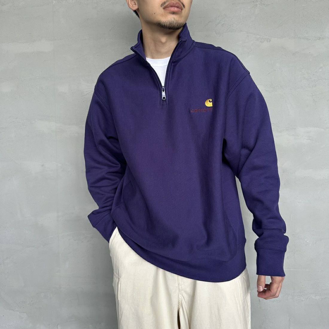 carhartt WIP [カーハートダブリューアイピー] ハーフジップアメリカンスクリプトスウェットシャツ [I027014] AURA &&モデル身長：168cm 着用サイズ：M&&