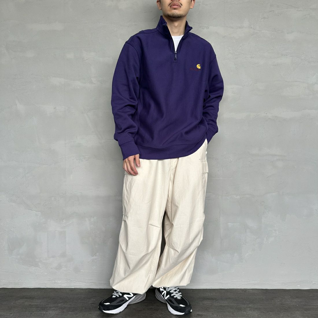 carhartt WIP [カーハートダブリューアイピー] ハーフジップアメリカンスクリプトスウェットシャツ [I027014] AURA &&モデル身長：168cm 着用サイズ：M&&
