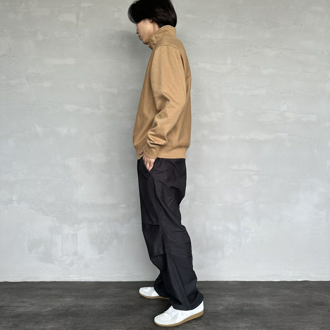 carhartt WIP [カーハートダブリューアイピー] ハーフジップアメリカンスクリプトスウェットシャツ [I027014] PEANUT &&モデル身長：179cm 着用サイズ：M&&