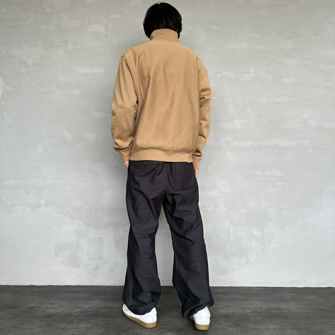 carhartt WIP [カーハートダブリューアイピー] ハーフジップアメリカンスクリプトスウェットシャツ [I027014] PEANUT &&モデル身長：179cm 着用サイズ：M&&