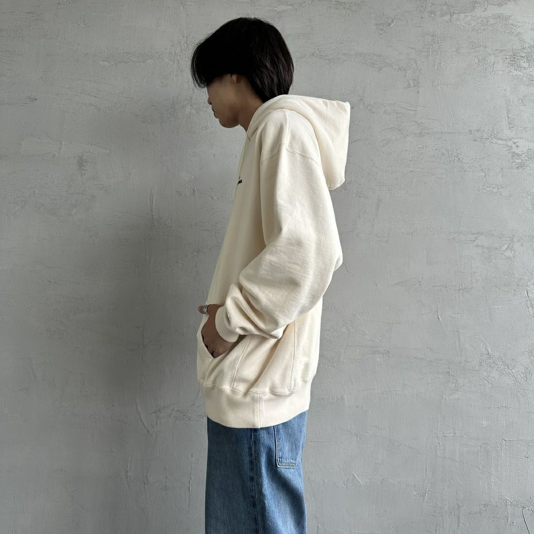 The Endless Summer [エンドレスサマー] 別注 SURF'S UP バックプリントスウェットパーカー [FH-24774507-JF] 05 IVORY &&モデル身長：179cm 着用サイズ：XL&&