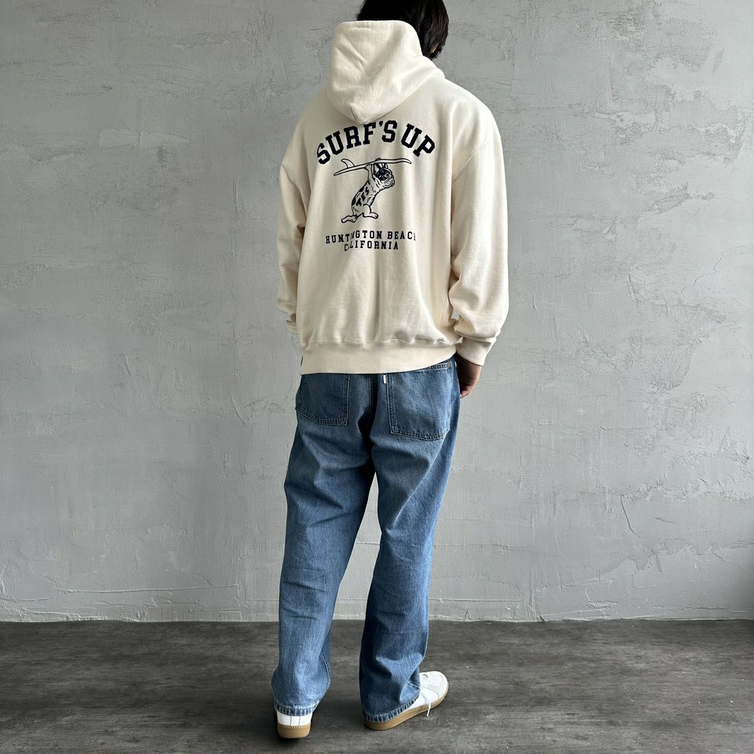 The Endless Summer [エンドレスサマー] 別注 SURF'S UP バックプリントスウェットパーカー [FH-24774507-JF] 05 IVORY &&モデル身長：179cm 着用サイズ：XL&&