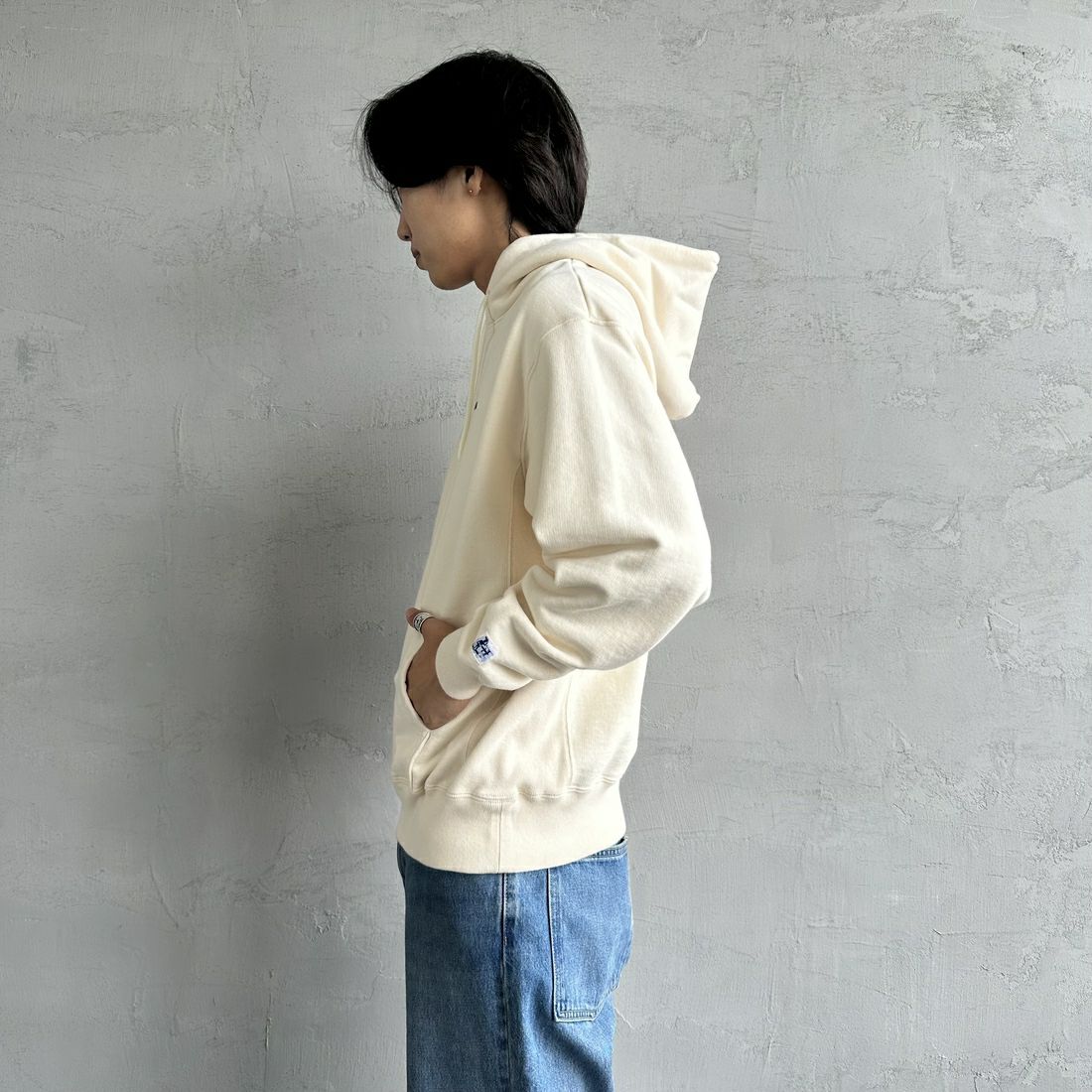 The Endless Summer [エンドレスサマー] 別注 SURF'S UP バックプリントスウェットパーカー [FH-24774507-JF] 05 IVORY &&モデル身長：179cm 着用サイズ：M&&