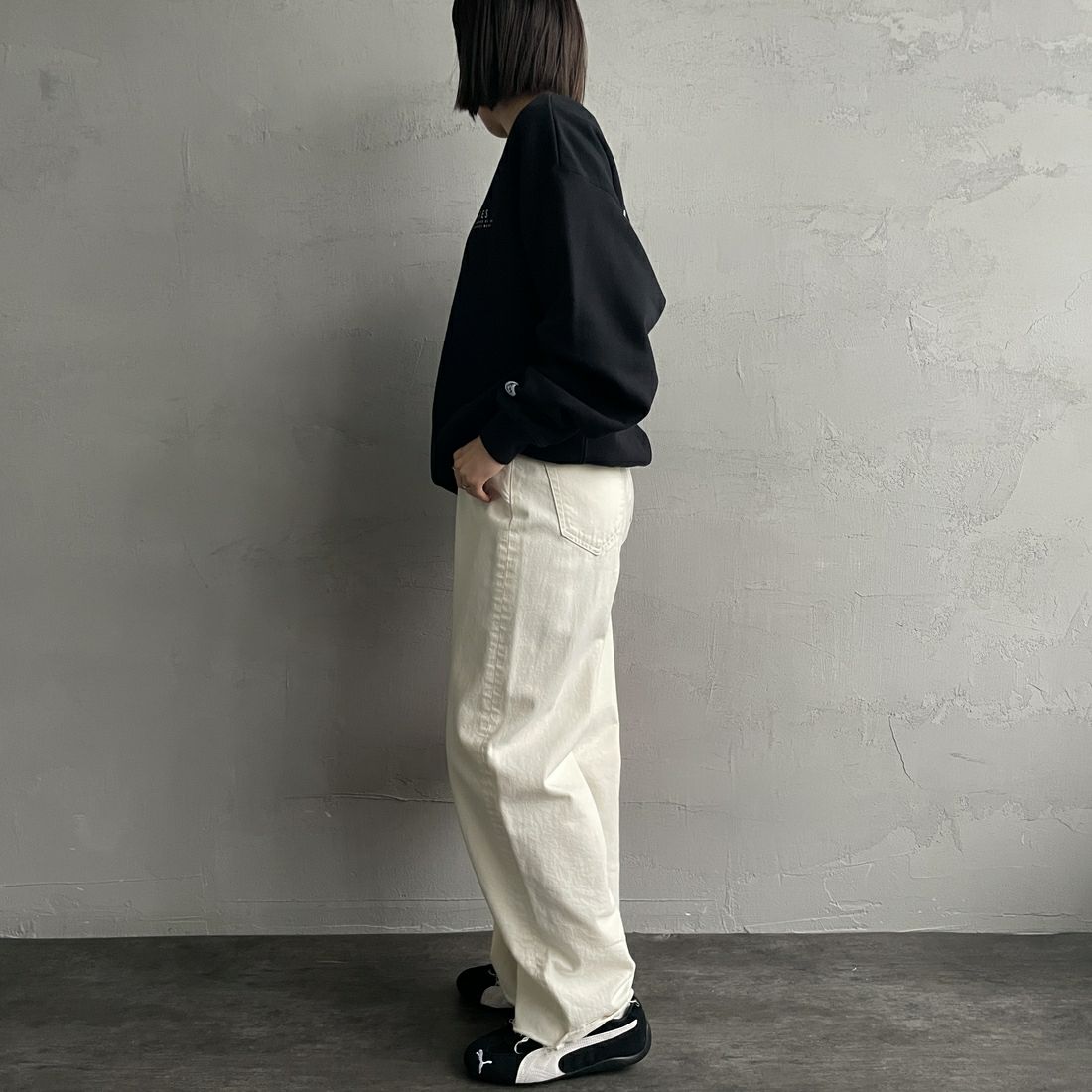 The Endless Summer [エンドレスサマー] 別注 BUHI サークルロゴバックプリントスウェット [FH-24774509-JF] 01 BLACK &&モデル身長：159cm 着用サイズ：S&&