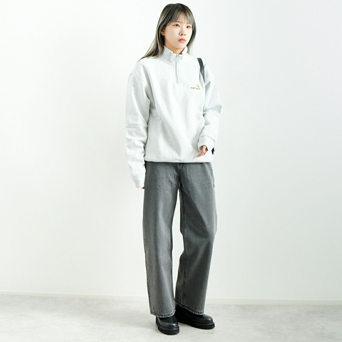 carhartt WIP [カーハートダブリューアイピー] ハーフジップアメリカンスクリプトスウェットシャツ [I027014] ASH HEATHE &&モデル身長：167cm 着用サイズ：S&&