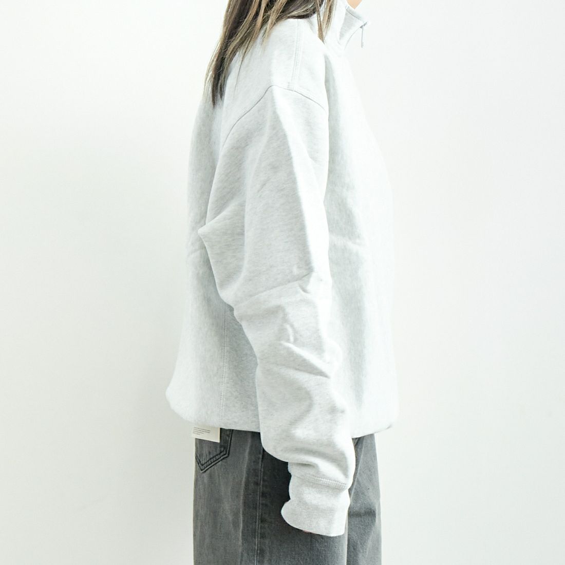 carhartt WIP [カーハートダブリューアイピー] ハーフジップアメリカンスクリプトスウェットシャツ [I027014] ASH HEATHE &&モデル身長：167cm 着用サイズ：S&&