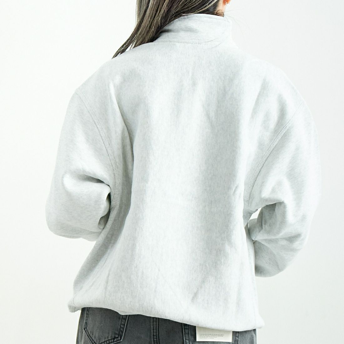 carhartt WIP [カーハートダブリューアイピー] ハーフジップアメリカンスクリプトスウェットシャツ [I027014] ASH HEATHE &&モデル身長：167cm 着用サイズ：S&&