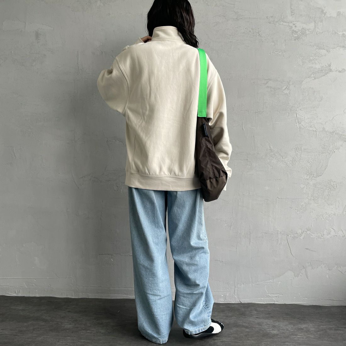 carhartt WIP [カーハートダブリューアイピー] ハーフジップアメリカンスクリプトスウェットシャツ [I027014] MOONBEAM &&モデル身長：160cm 着用サイズ：S&&