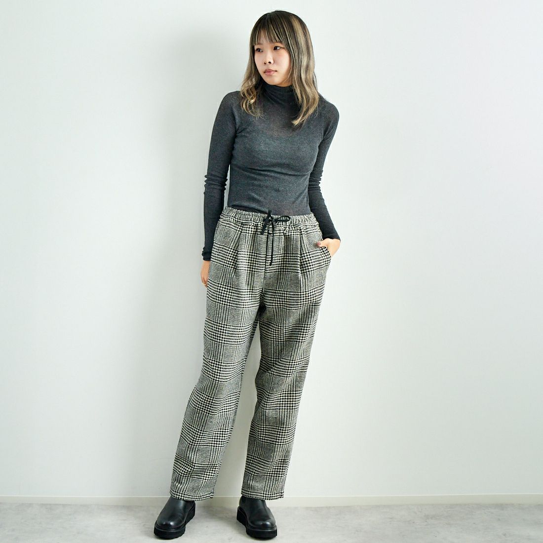 anuke [アンヌーク] ベーシックコットン タートルネックニット [62420529] C/GRY &&モデル身長：167cm 着用サイズ：F&&
