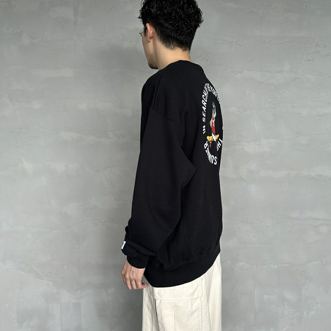 The Endless Summer [エンドレスサマー] 別注 BUHI フロッキーロゴプリント スウェットパーカー [FH-24774506-JF] 01 BLACK &&モデル身長：168cm 着用サイズ：L&&