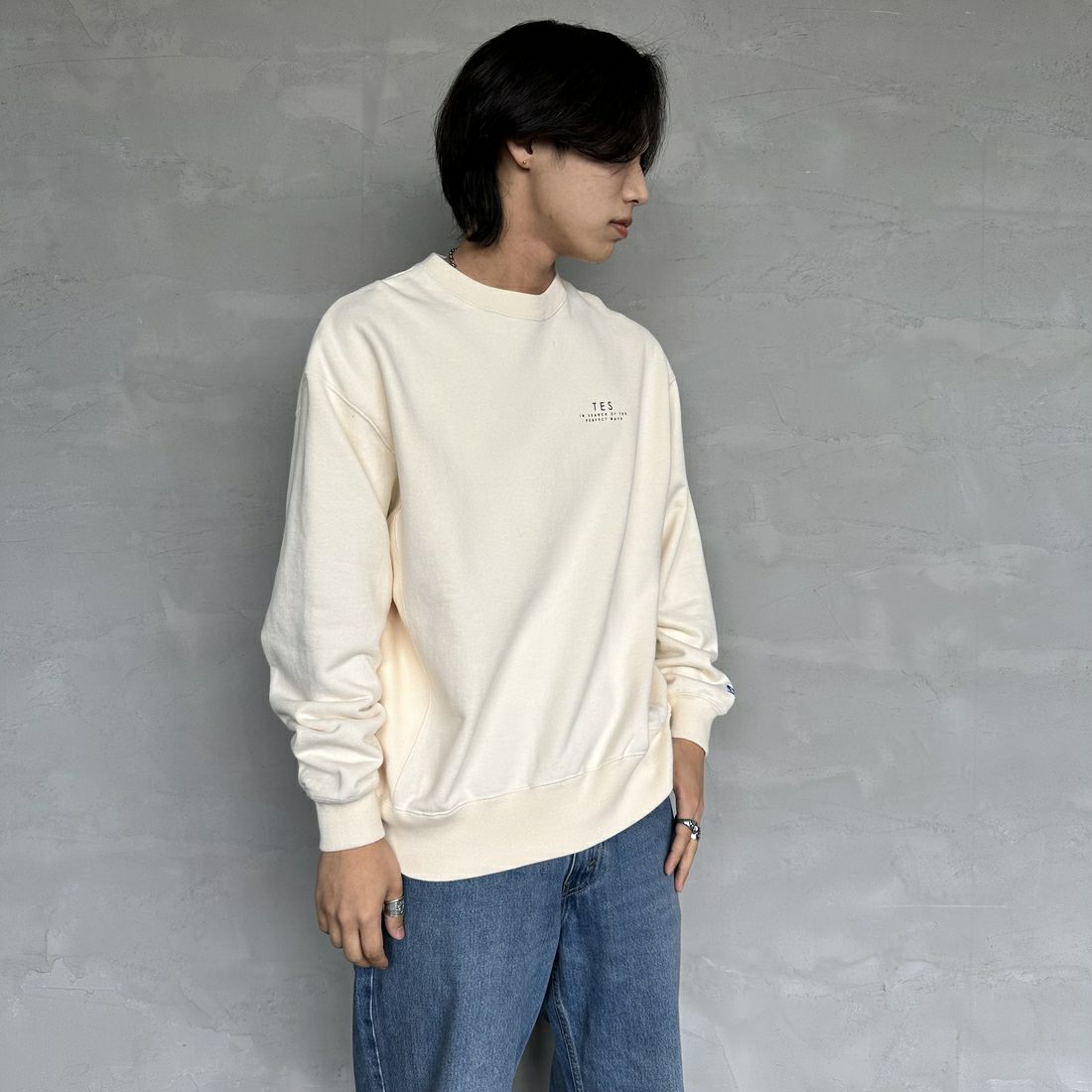 The Endless Summer [エンドレスサマー] 別注 BUHI サークルロゴバックプリントスウェット [FH-24774509-JF] 05 IVORY &&モデル身長：179cm 着用サイズ：M&&