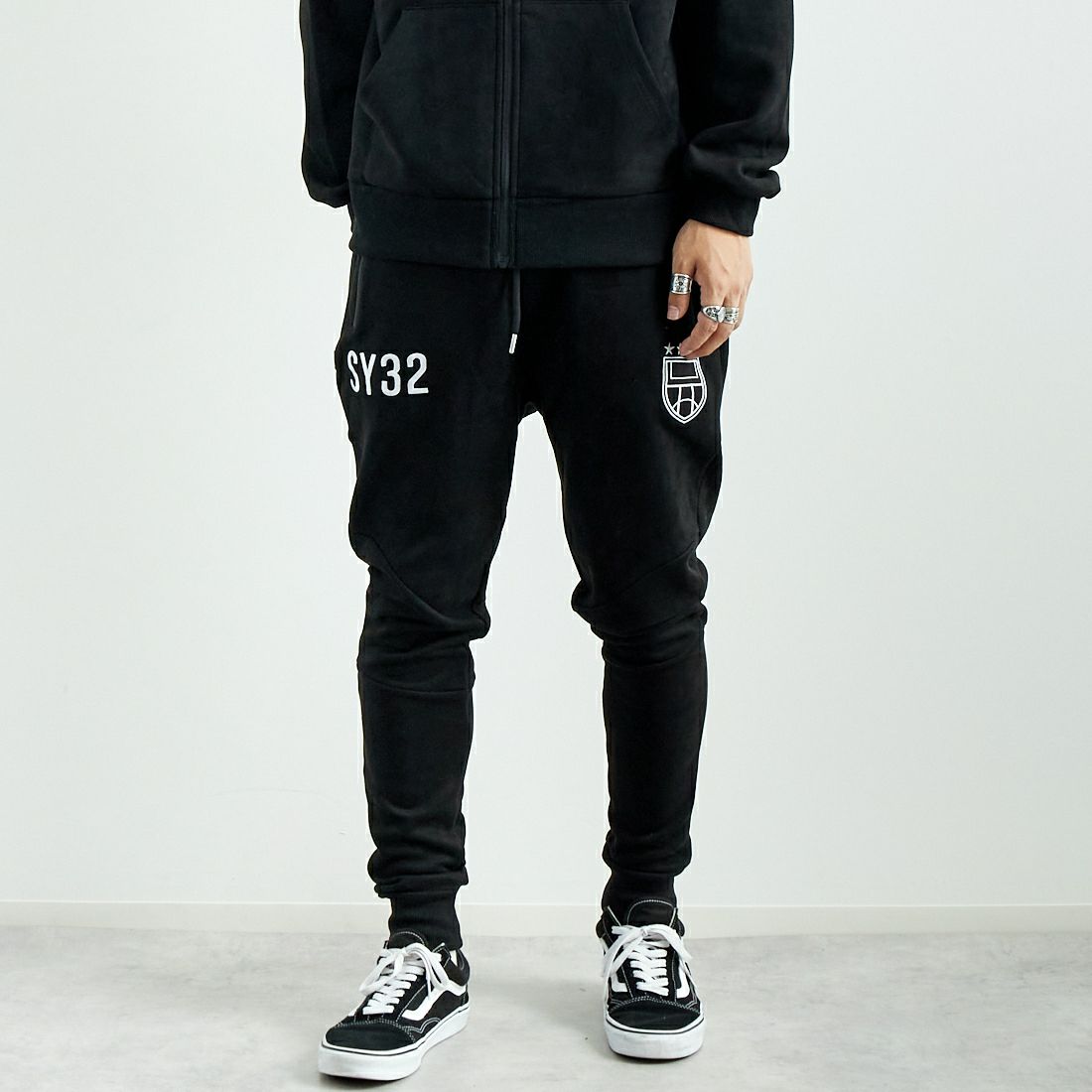 BLACK&&モデル身長：179cm 着用サイズ：L&&