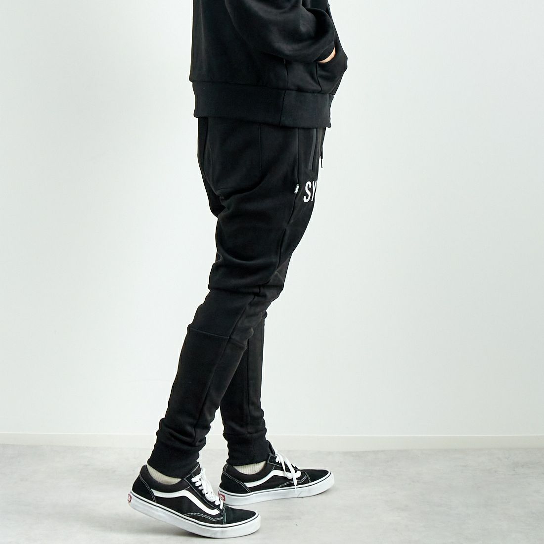 SY32 [エスワイサーティトゥ] スエードパンツ [14524] BLACK &&モデル身長：179cm 着用サイズ：L&&