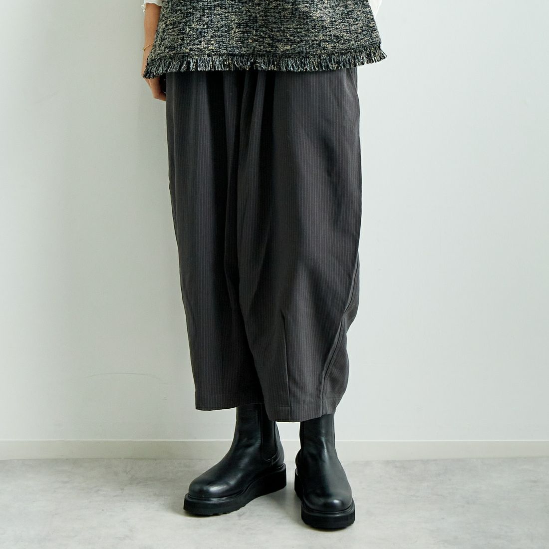 HARVESTY [ハーベスティ] クロップドイージーサーカスパンツ [A12414] 18 CHARCOA &&モデル身長：167cm 着用サイズ：1&&