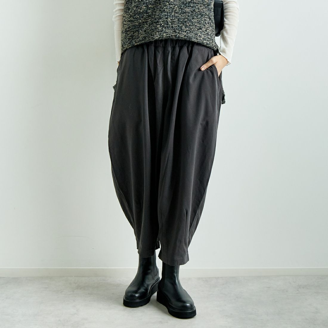 HARVESTY [ハーベスティ] クロップドイージーサーカスパンツ [A12414] 18 CHARCOA &&モデル身長：167cm 着用サイズ：1&&