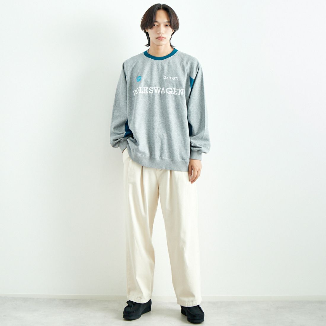 Volkswagen × JEANSFACTORY [フォルクスワーゲン × ジーンズファクトリー] レーシングスウェット [JFC-244-079] GREY &&モデル身長：179cm 着用サイズ：XL&&