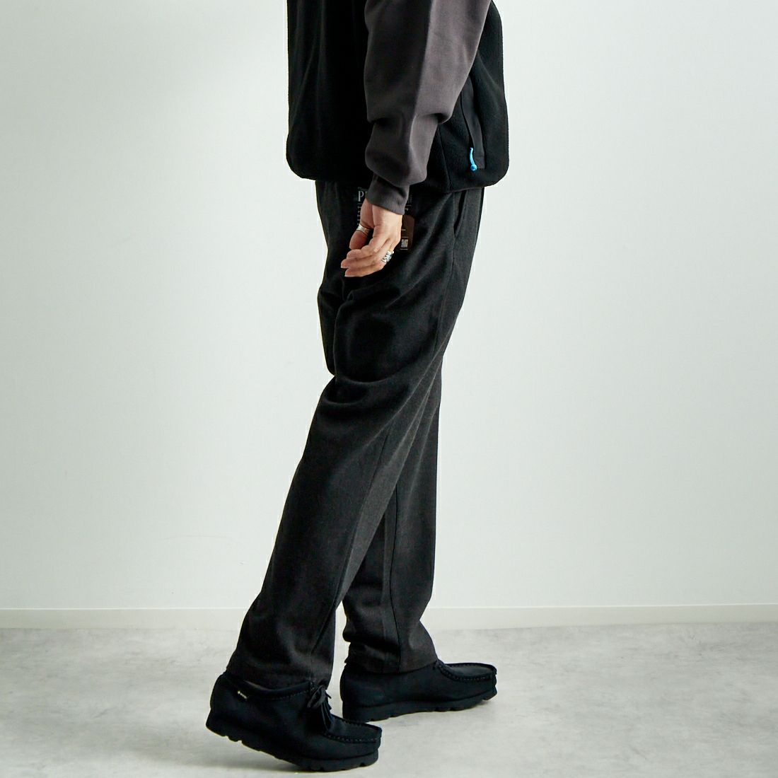 Jeans Factory Clothes [ジーンズファクトリークローズ] PREMIUM WARM タックイージートラウザー [JFC-244-083] BLACK &&モデル身長：179cm 着用サイズ：L&&
