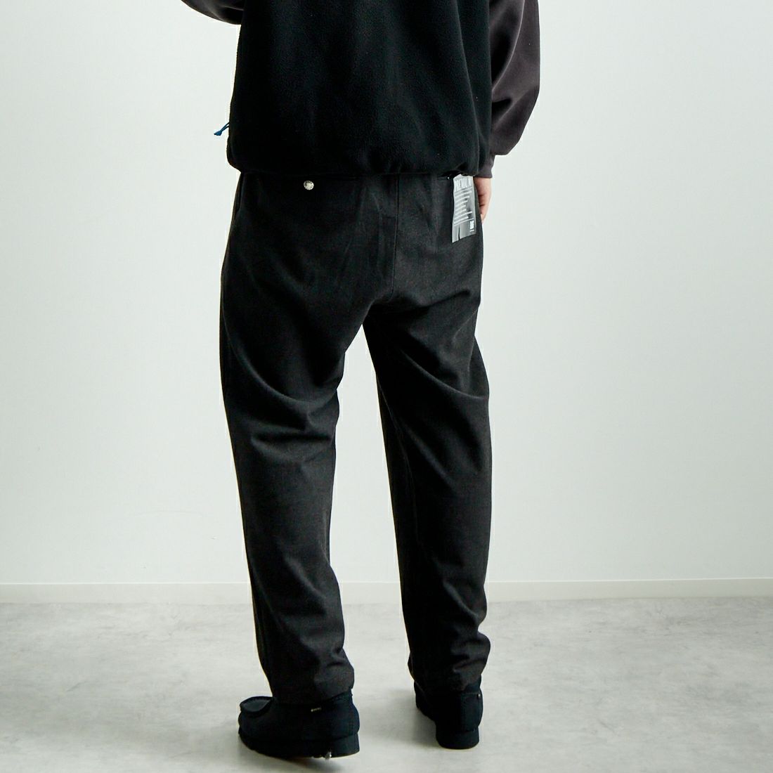 Jeans Factory Clothes [ジーンズファクトリークローズ] PREMIUM WARM タックイージートラウザー [JFC-244-083] BLACK &&モデル身長：179cm 着用サイズ：L&&