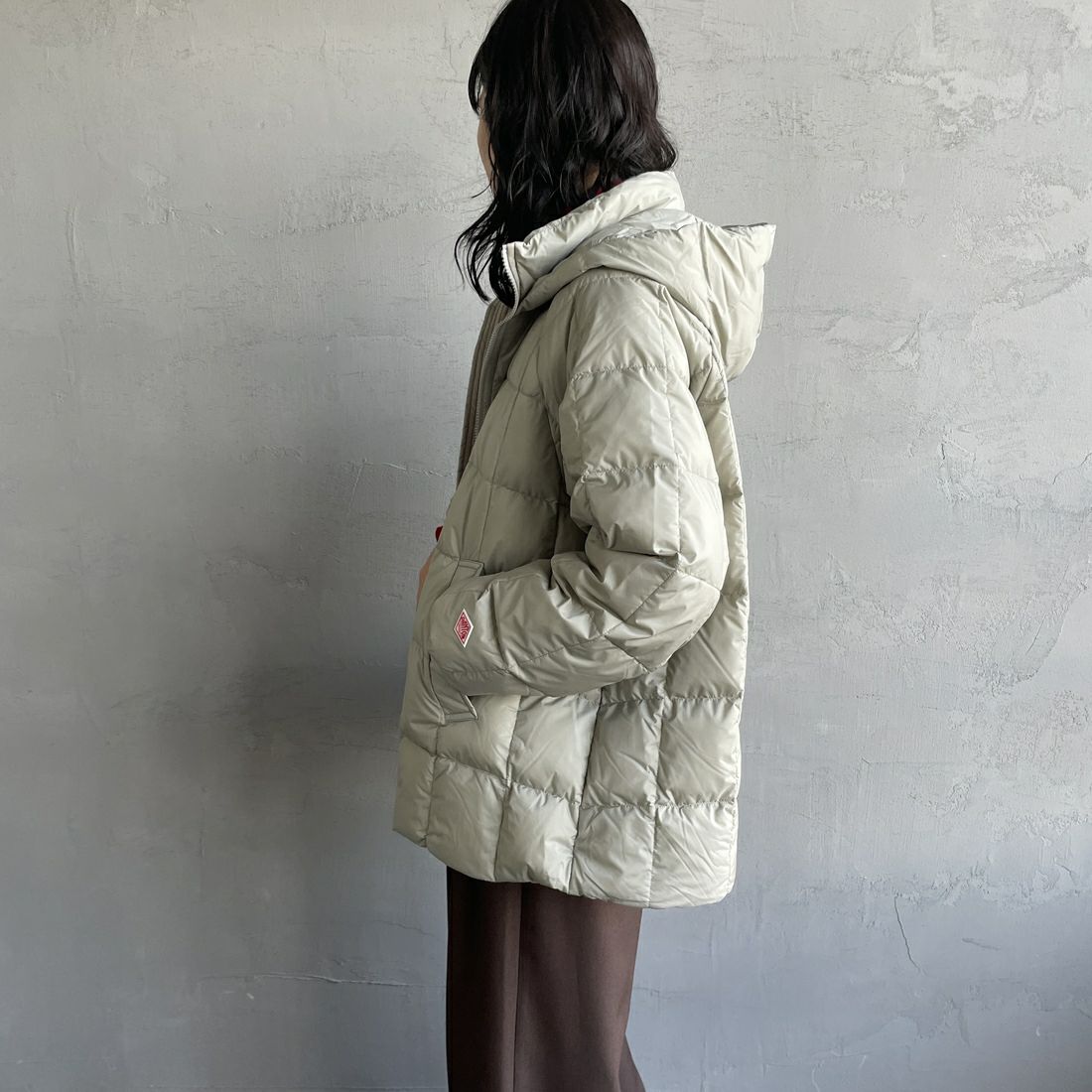 DANTON [ダントン] ダウンフーデッドジャケット [DT-A0567NRP] GREIGE&&モデル身長：160cm 着用サイズ：S&&