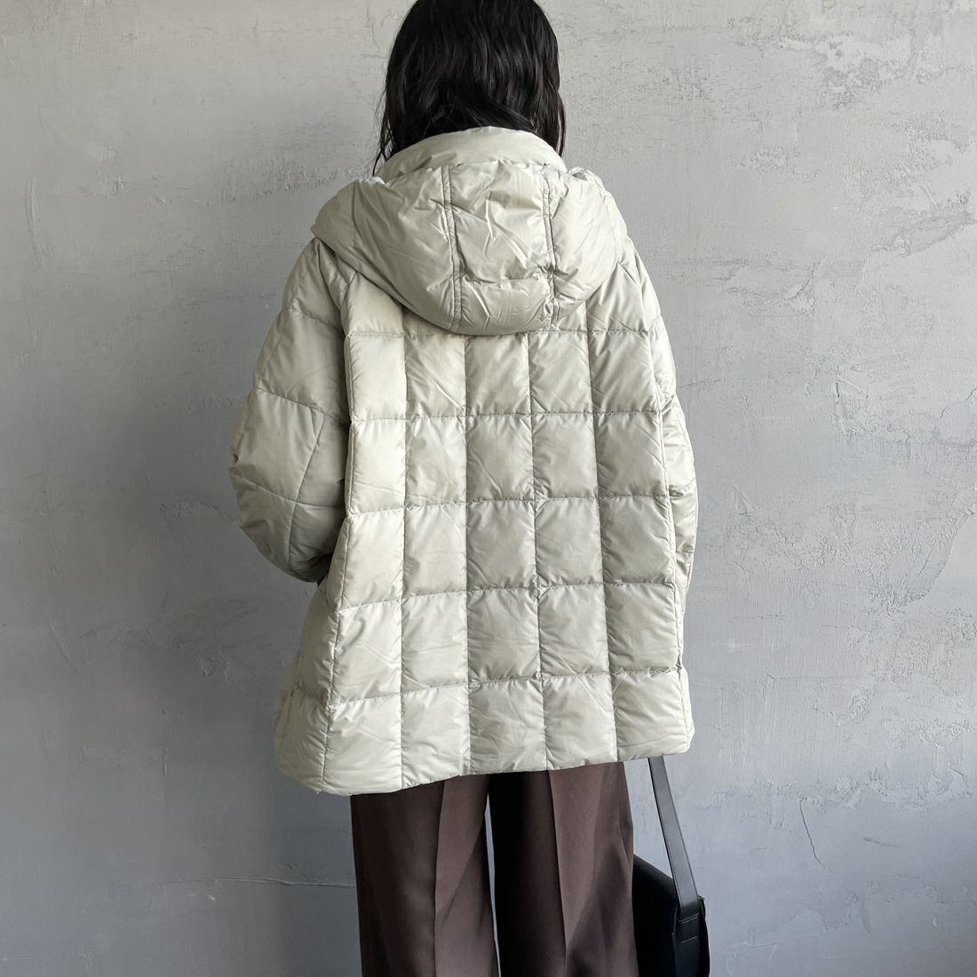 DANTON [ダントン] ダウンフーデッドジャケット [DT-A0567NRP] GREIGE&&モデル身長：160cm 着用サイズ：S&&