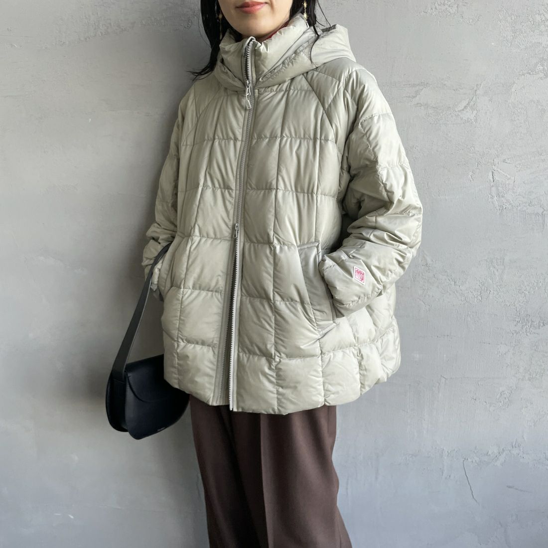 DANTON [ダントン] ダウンフーデッドジャケット [DT-A0567NRP] GREIGE&&モデル身長：160cm 着用サイズ：S&&