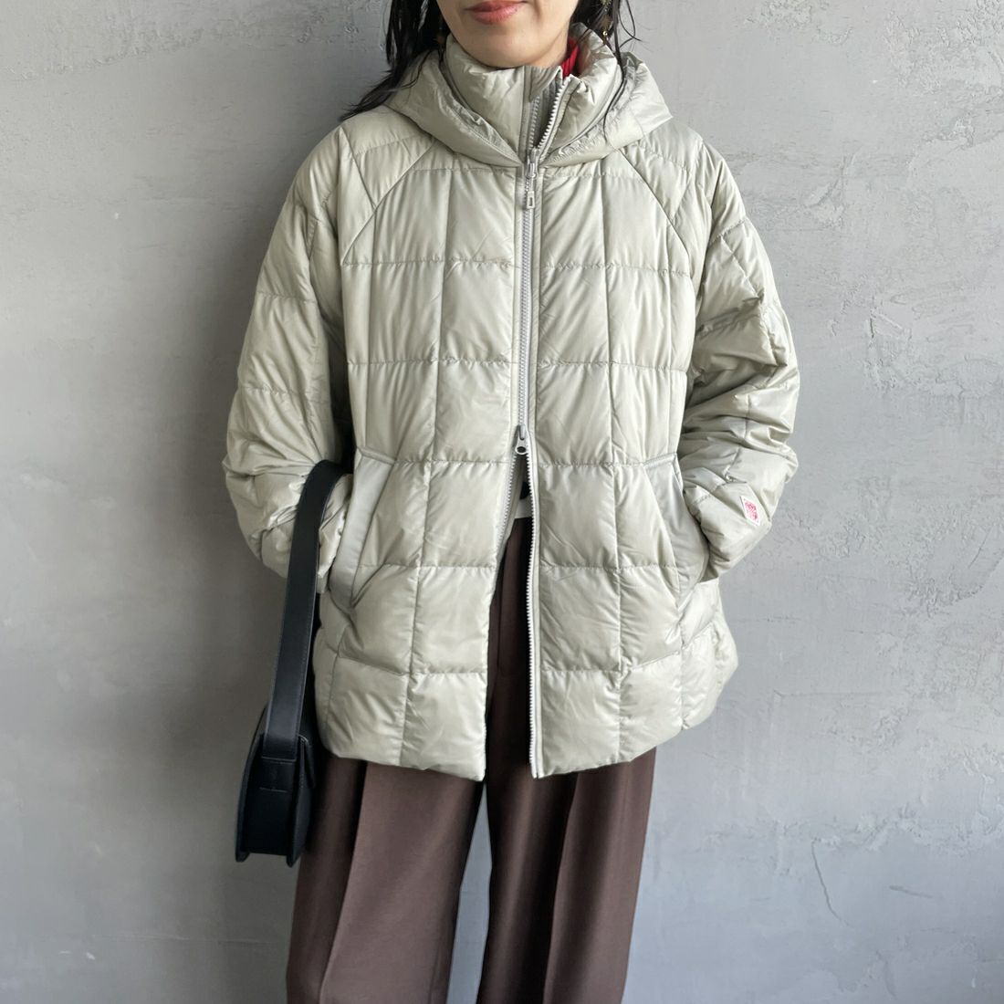 DANTON [ダントン] ダウンフーデッドジャケット [DT-A0567NRP] GREIGE&&モデル身長：160cm 着用サイズ：S&&